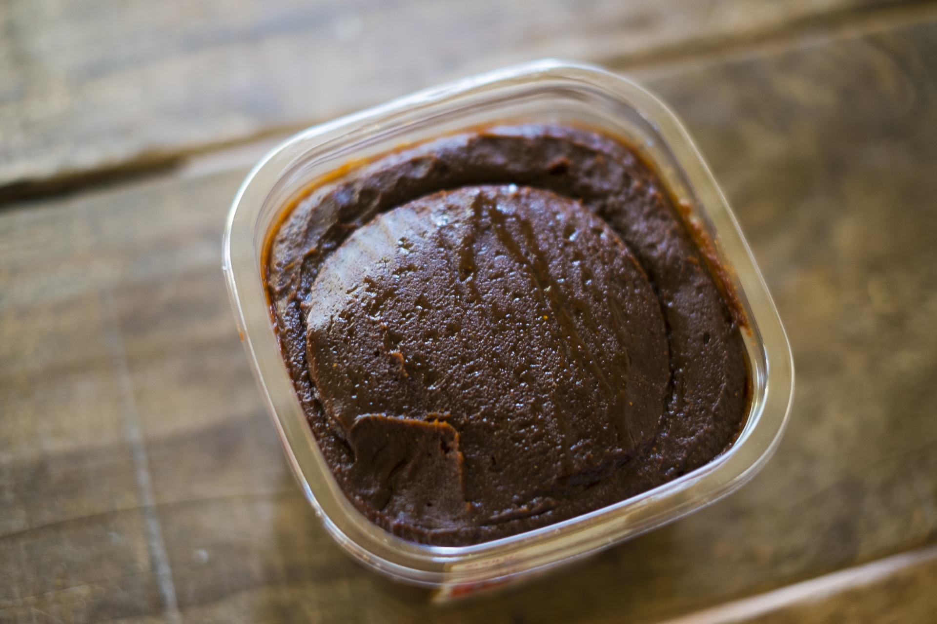 豆味噌を簡単に小分けしたい そんな時は高粘度ピストン充填機を使うとスムーズに充填可能です 充填機とことん研究所